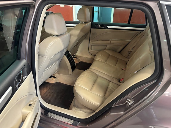 Skoda Superb 6 of 8