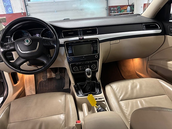Skoda Superb 7 of 8