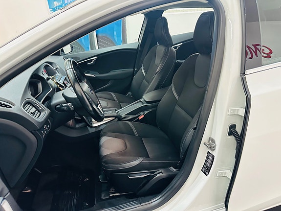 Volvo V40 12 of 20