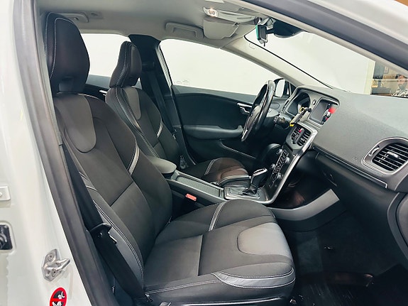 Volvo V40 14 of 20