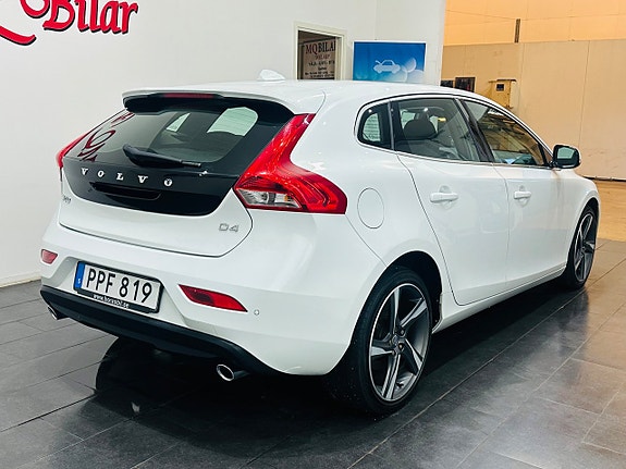 Volvo V40 8 of 20