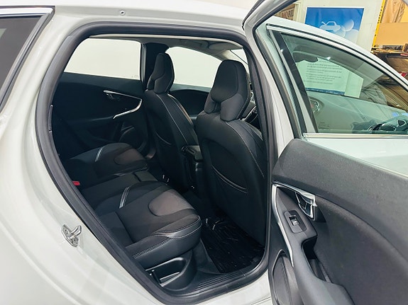 Volvo V40 16 of 20