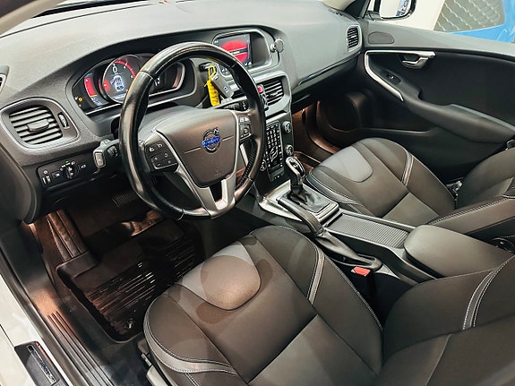 Volvo V40 10 of 20