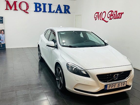Volvo V40 3 of 20