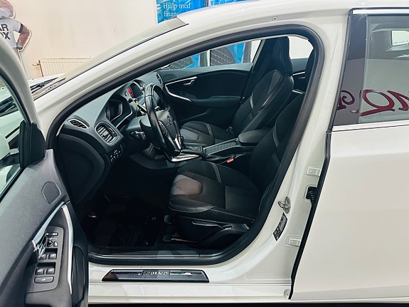 Volvo V40 11 of 20