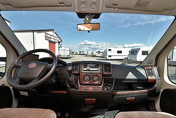 Eura Mobil Profila 680 QB Queenbed 4 of 26