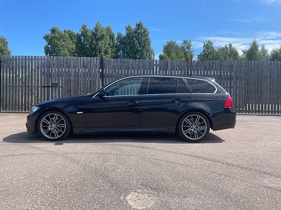 BMW 330d 2 of 5