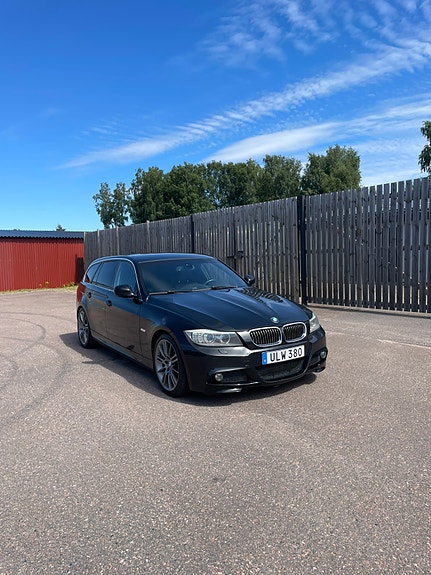 BMW 330d 3 of 5