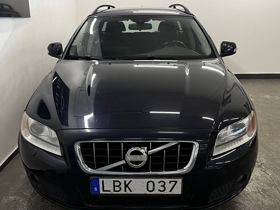 Volvo V70 3 of 5