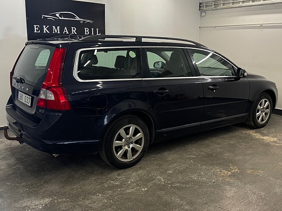 Volvo V70 4 of 5