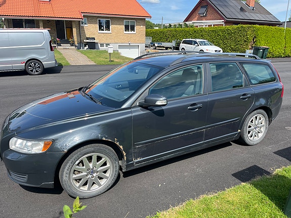 Volvo V50 3 of 5