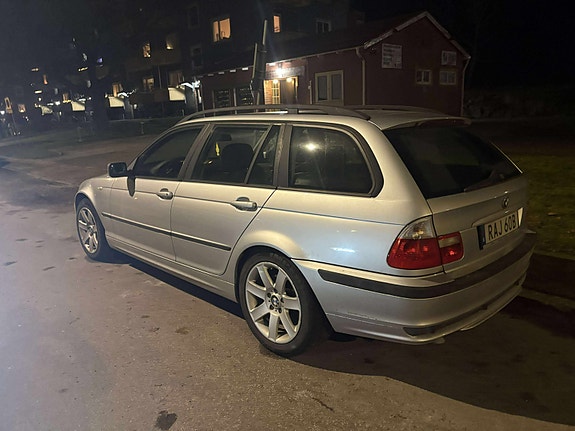 BMW 320d 2 of 5