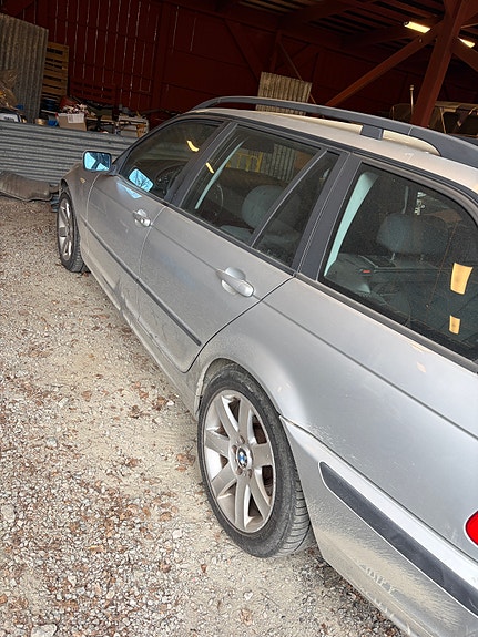 BMW 320d 4 of 5