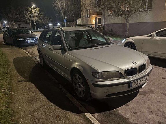 BMW 320d 3 of 5