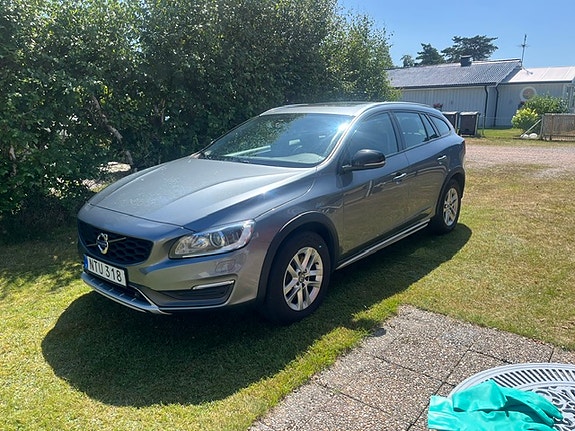 Volvo V60 Cross Country 4 of 5