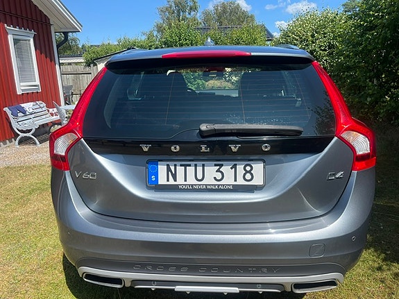 Volvo V60 Cross Country 3 of 5