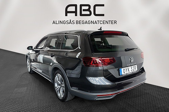 Volkswagen Passat Alltrack 3 of 5