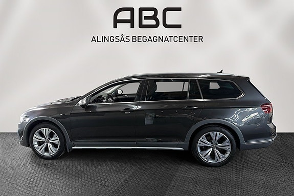Volkswagen Passat Alltrack 2 of 5