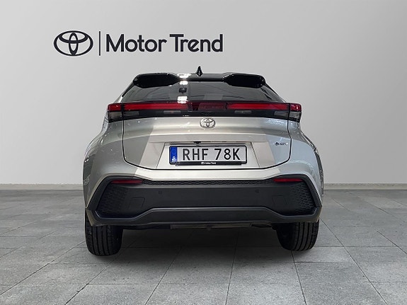 Toyota C-HR 4 of 5