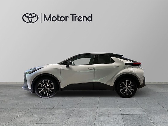 Toyota C-HR 3 of 5