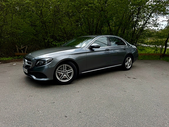 Mercedes-Benz E220 d 2 of 5