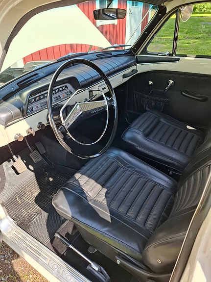 Volvo Amazon 3 of 5