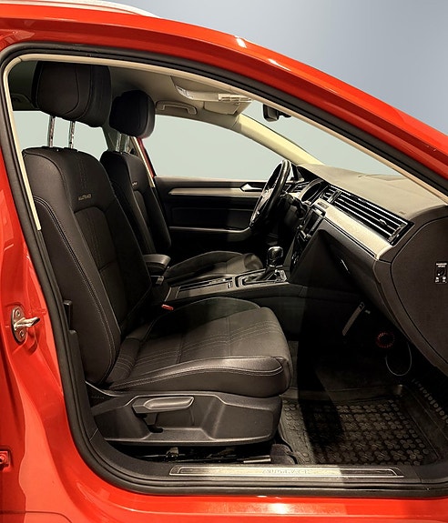 Volkswagen Passat Alltrack 15 of 29