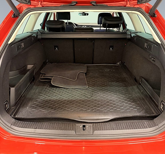 Volkswagen Passat Alltrack 17 of 29