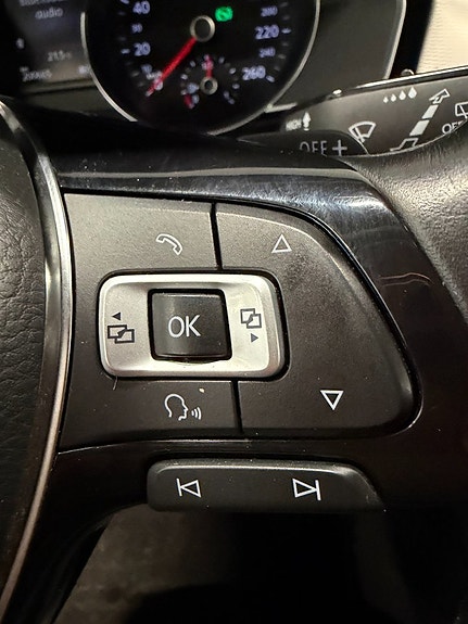 Volkswagen Passat Alltrack 24 of 29