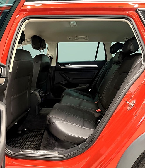Volkswagen Passat Alltrack 16 of 29