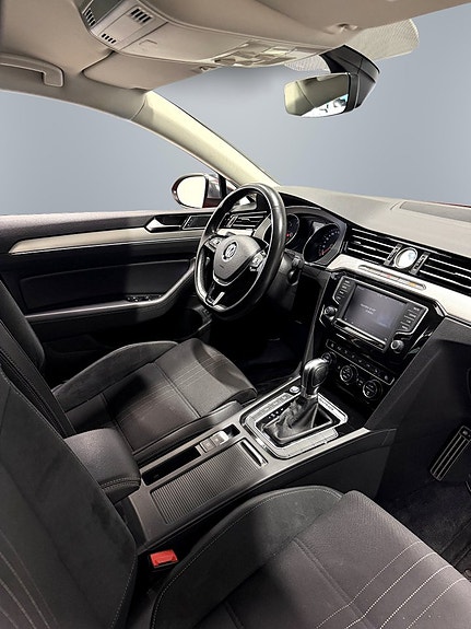 Volkswagen Passat Alltrack 14 of 29