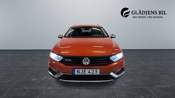 Volkswagen Passat Alltrack 2 of 29