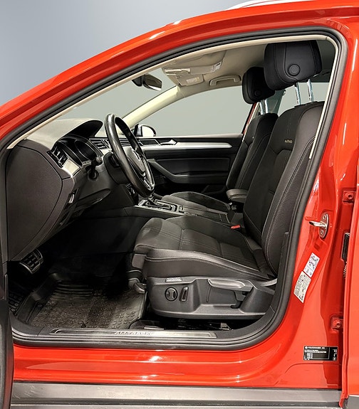 Volkswagen Passat Alltrack 10 of 29