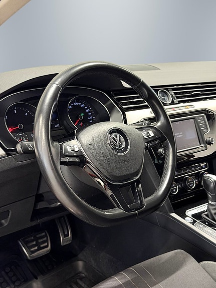 Volkswagen Passat Alltrack 12 of 29