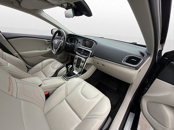 Volvo V40 14 of 30