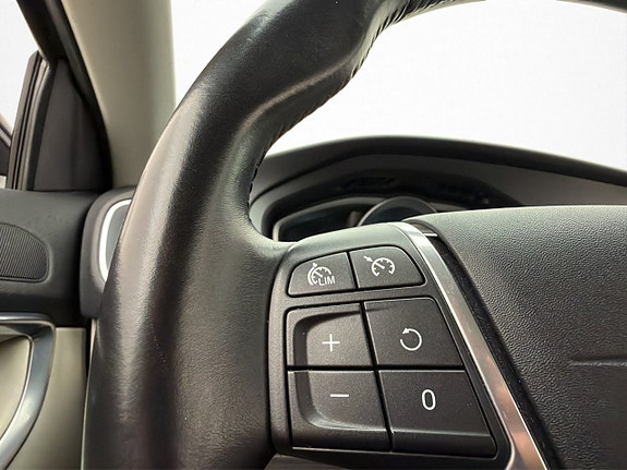 Volvo V40 17 of 30