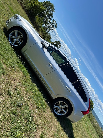 Volvo V60 2 of 5