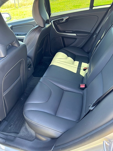 Volvo V60 4 of 5