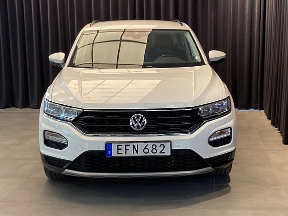 Volkswagen T-Roc 4 of 5