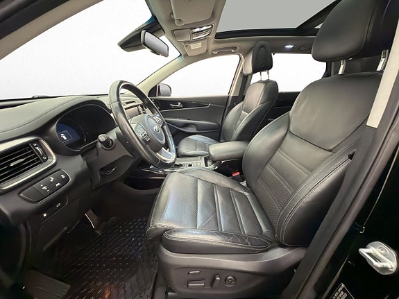 Kia Sorento 12 of 30