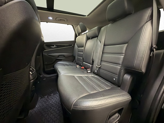 Kia Sorento 17 of 30
