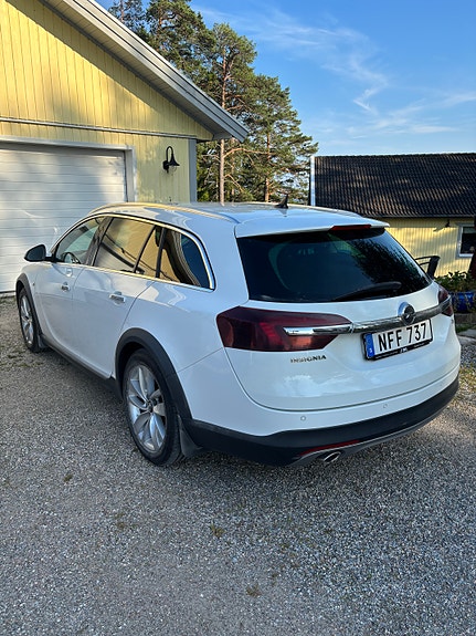 Opel Insignia Country Tourer 2 of 5