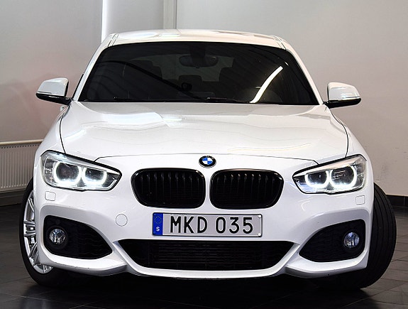 BMW 118d 2 of 5