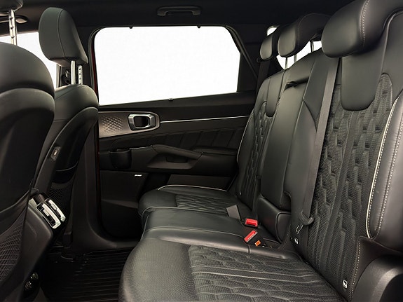 Kia Sorento 28 of 30