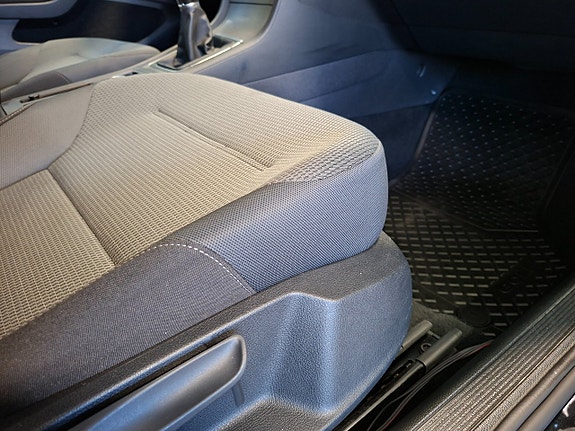 Volkswagen Golf VII 9 of 16