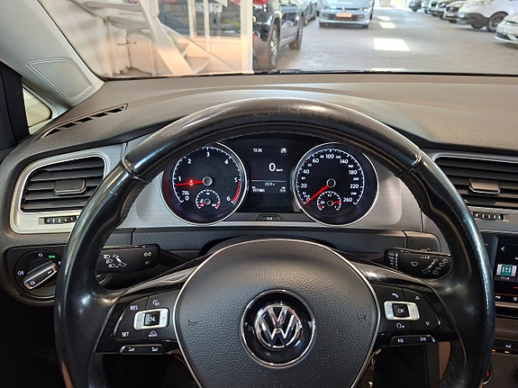 Volkswagen Golf VII 14 of 16