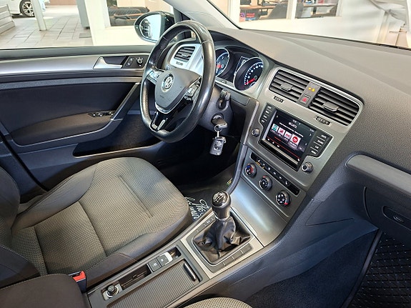 Volkswagen Golf VII 8 of 16