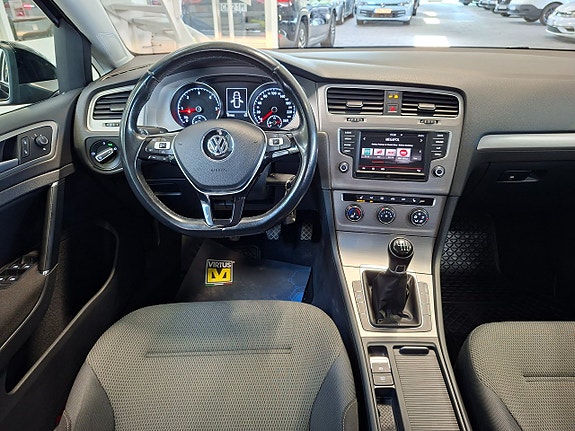 Volkswagen Golf VII 11 of 16