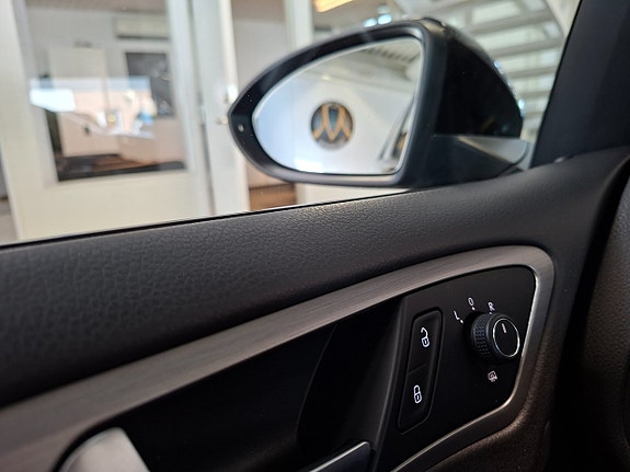 Volkswagen Golf VII 13 of 16