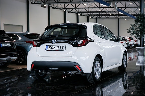 Toyota Yaris 5 of 25
